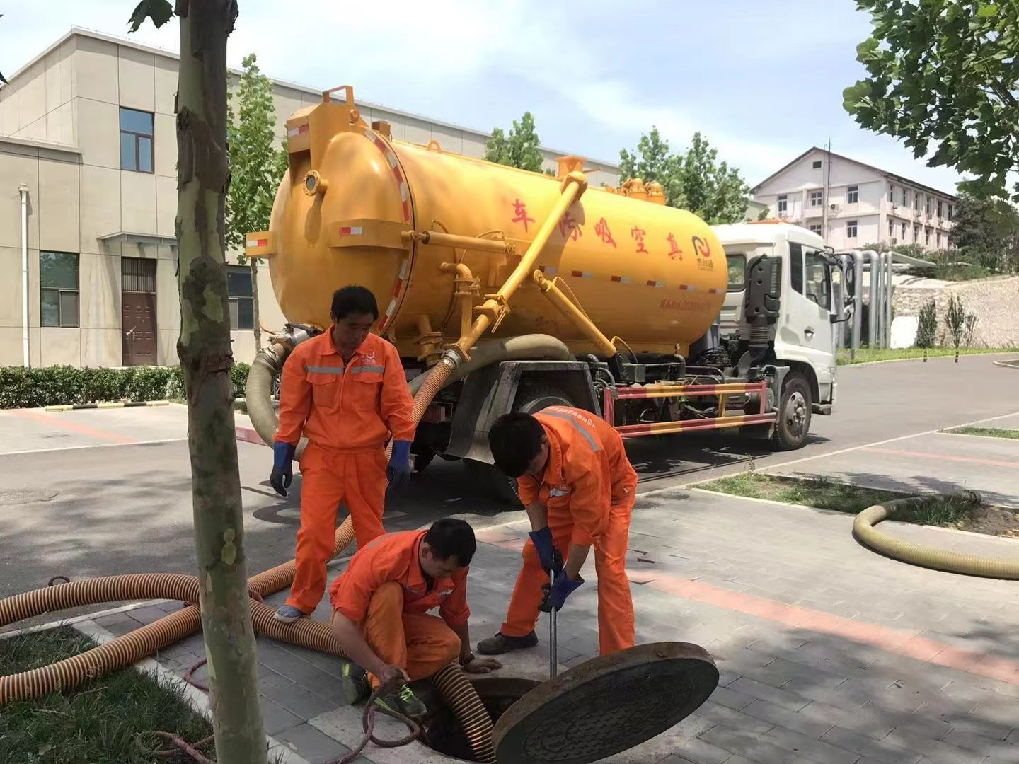大连化粪池清理与5-8吨吸粪车施工效率分析